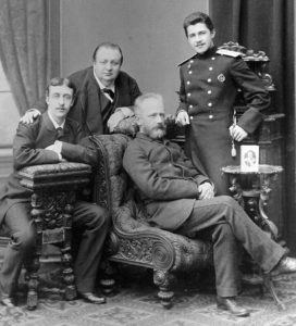 Композитор Пётр Чайковский (сидит справа), его племянник Георгий Карцев (справа). В. Жедринский (слева), поэт Алексей Апухтин (2 слева)
